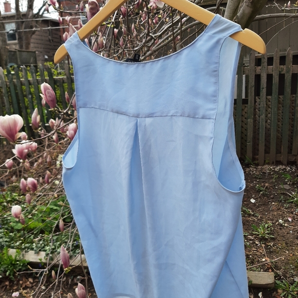 Baby blue sleevless blouse - Picture 2 of 4
